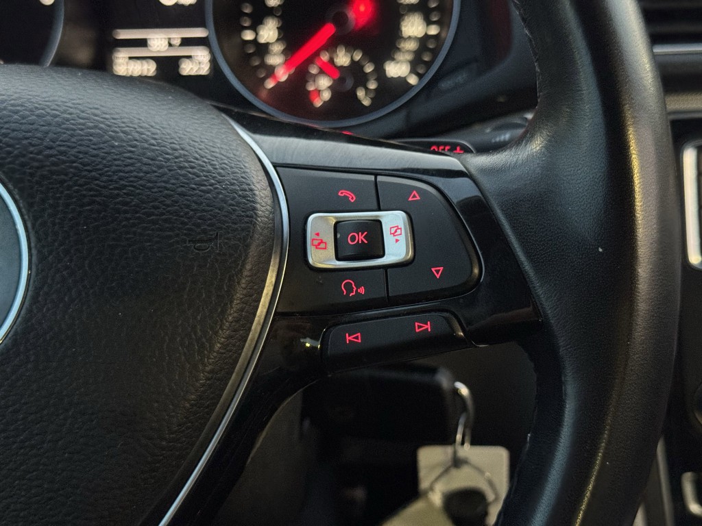 2018 Volkswagen Passat Image 17