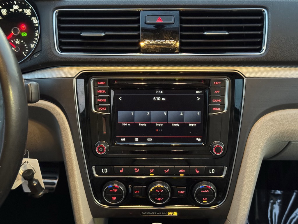 2018 Volkswagen Passat Image 19