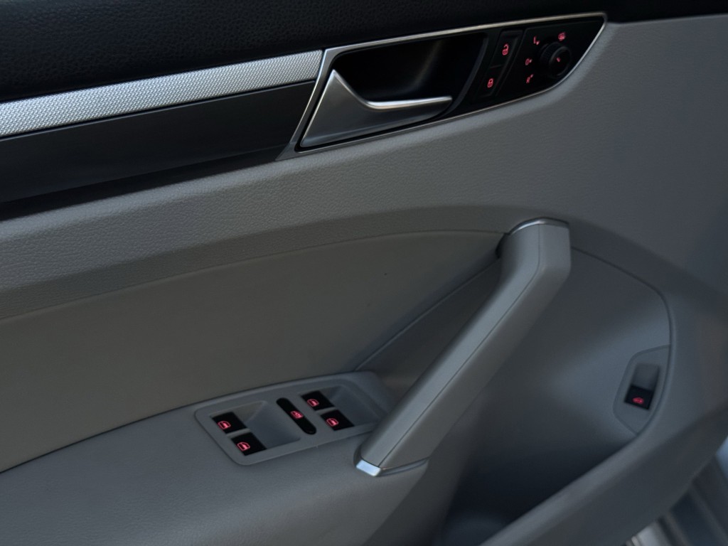2018 Volkswagen Passat Image 22