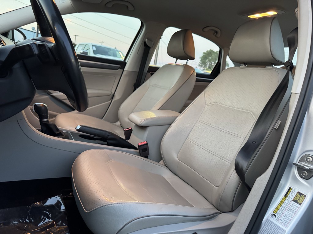 2018 Volkswagen Passat Image 23