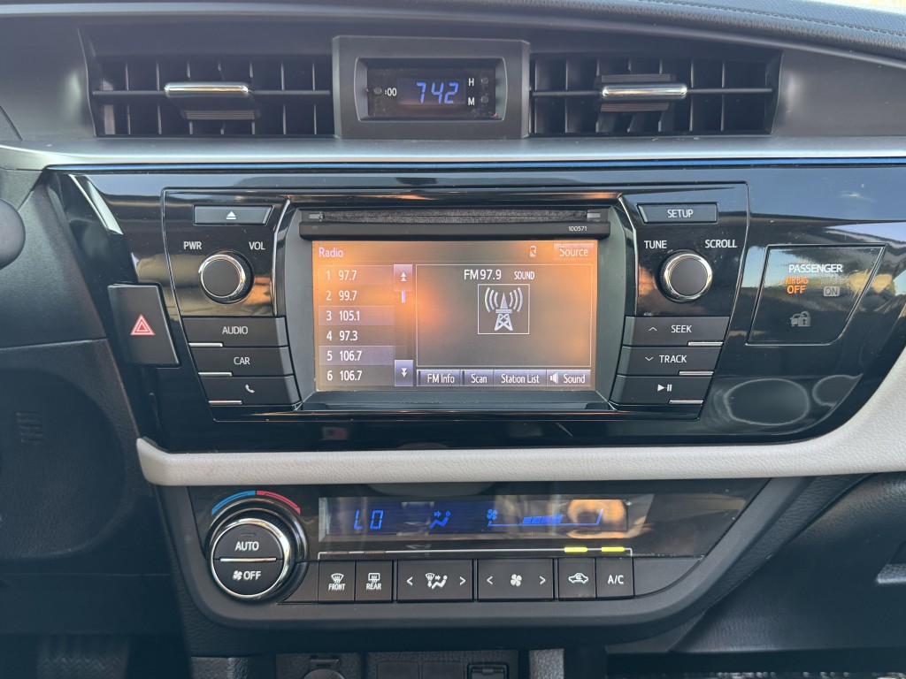 2016 Toyota Corolla Image 19