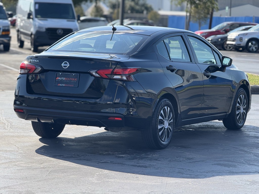2022 Nissan Versa Image 7