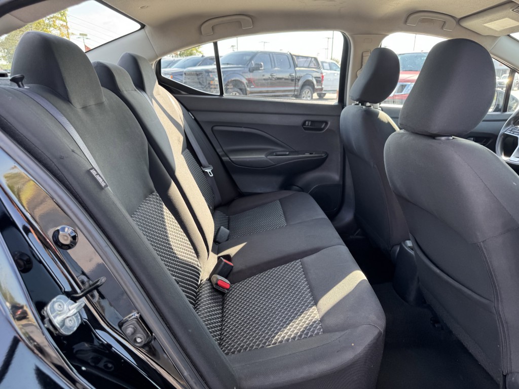2022 Nissan Versa Image 24