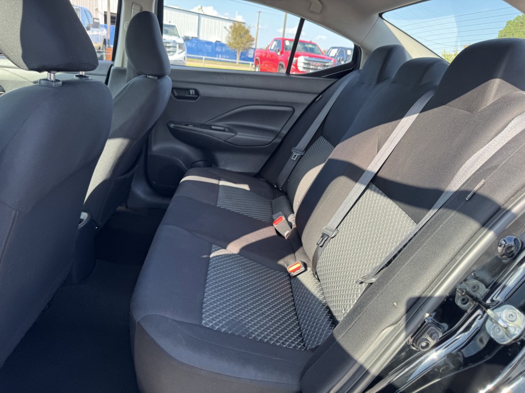 2022 Nissan Versa Image 25