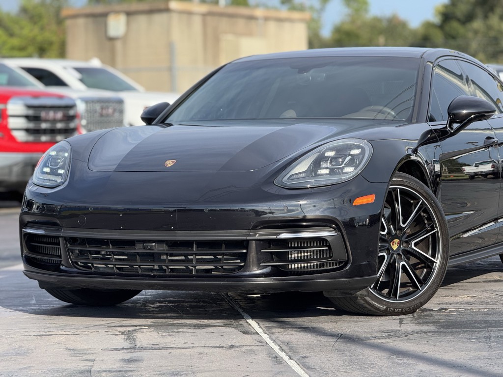 2018 Porsche Panamera Image 6