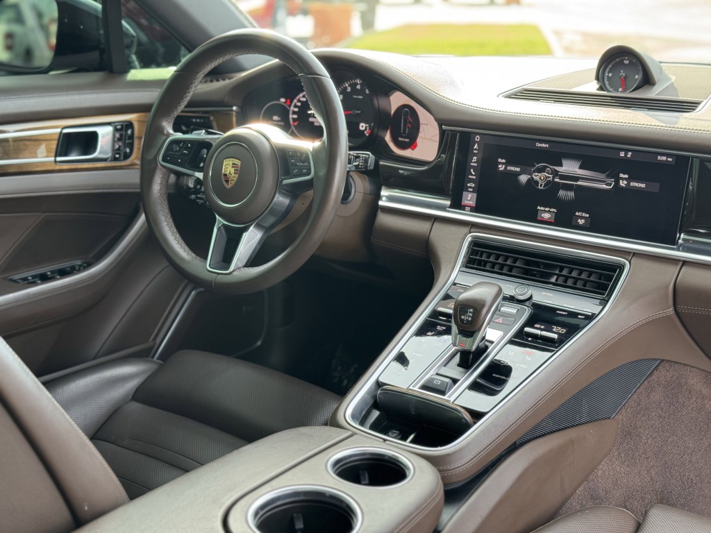 2018 Porsche Panamera Image 17