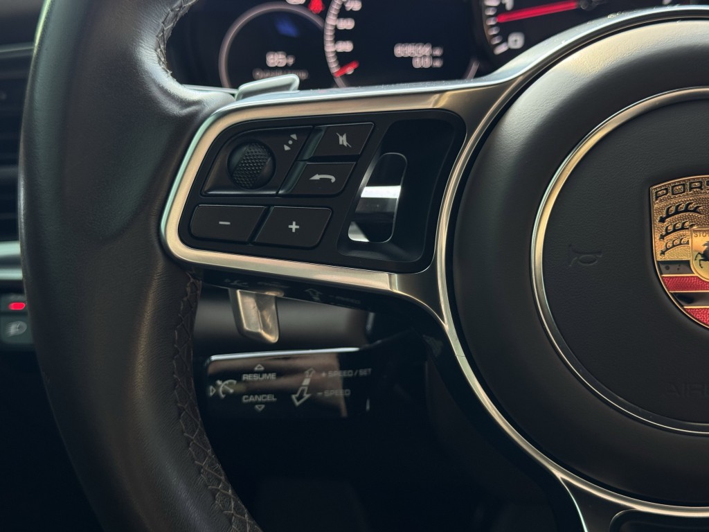 2018 Porsche Panamera Image 20
