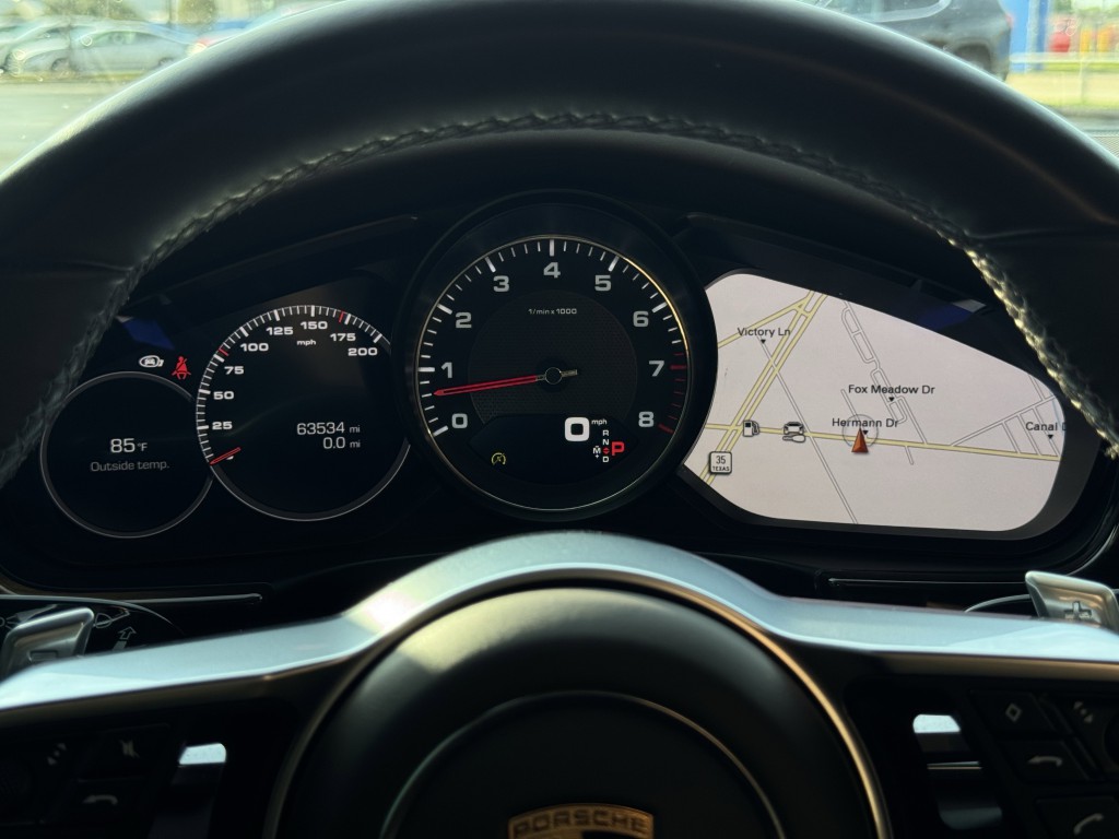 2018 Porsche Panamera Image 22