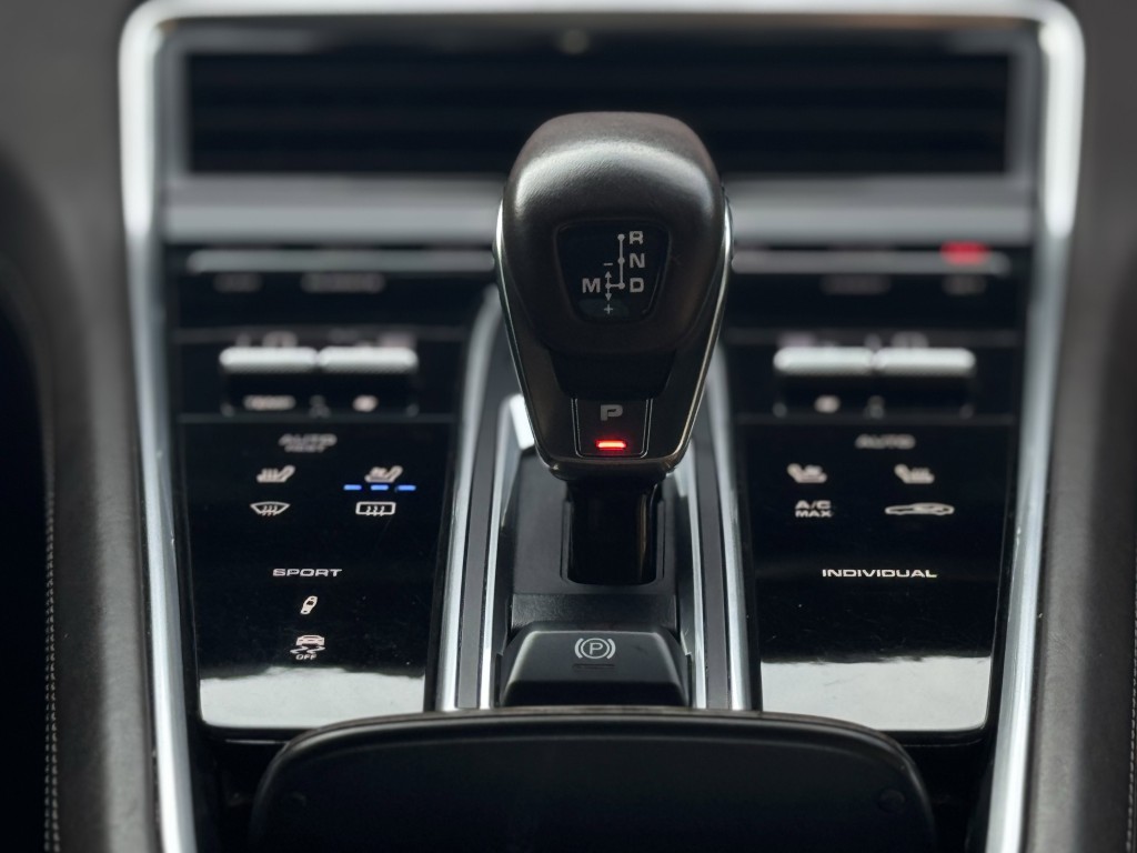 2018 Porsche Panamera Image 29
