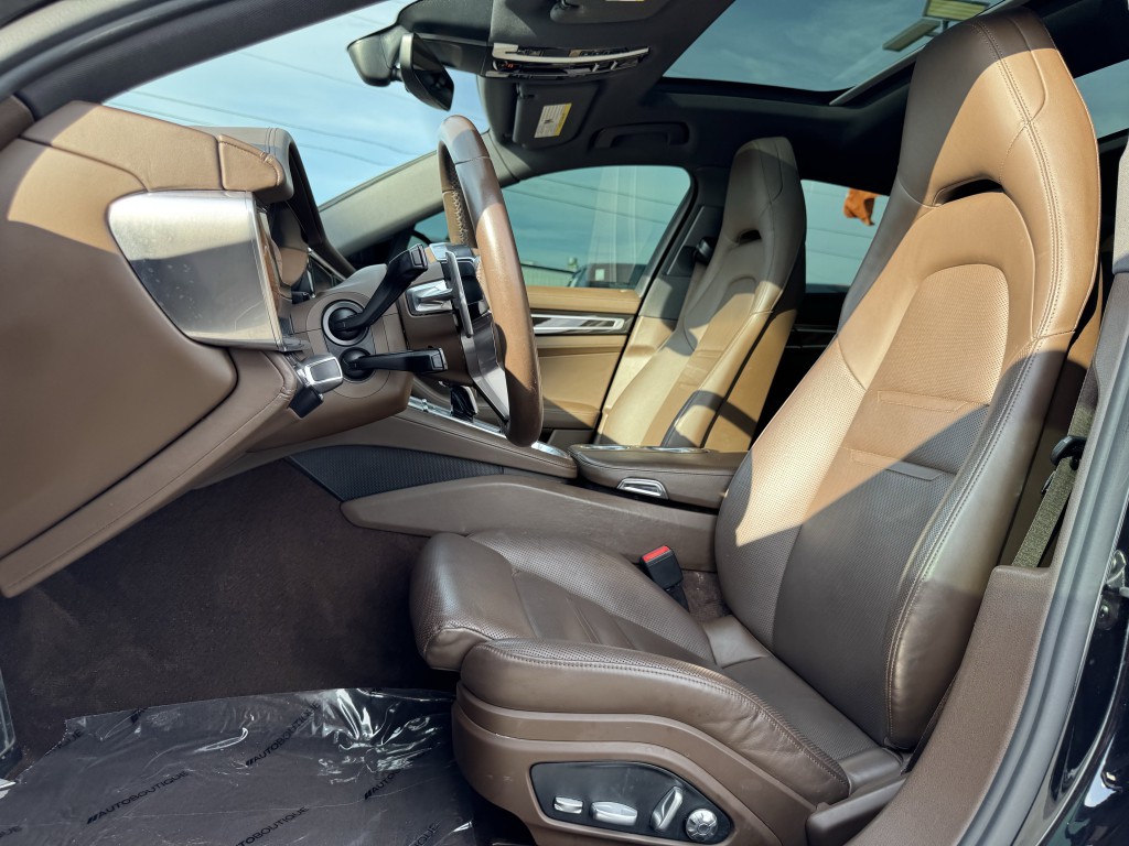 2018 Porsche Panamera Image 33