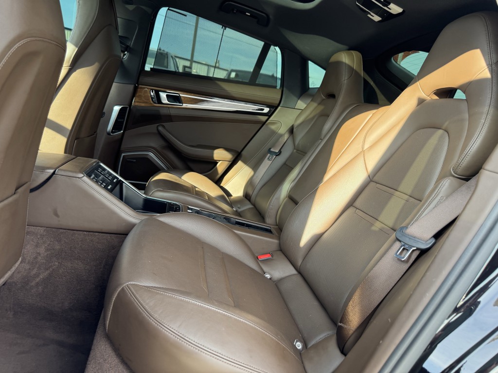 2018 Porsche Panamera Image 37
