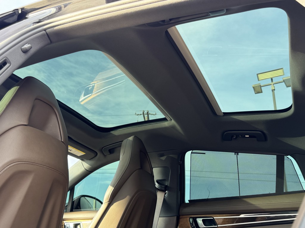 2018 Porsche Panamera Image 38