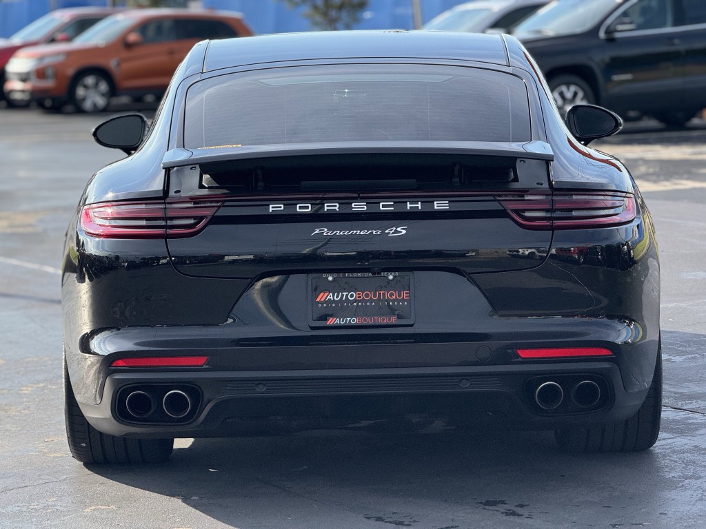 2018 Porsche Panamera Image 9