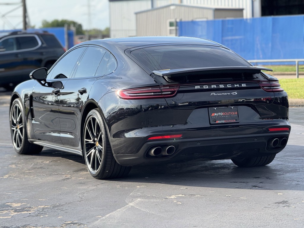 2018 Porsche Panamera Image 11