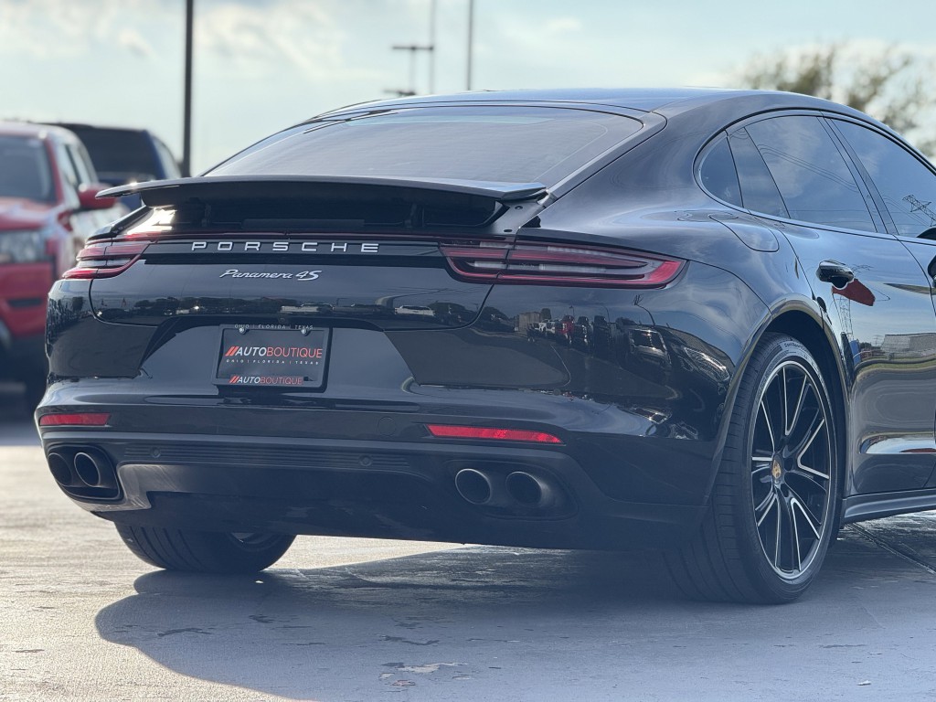 2018 Porsche Panamera Image 12