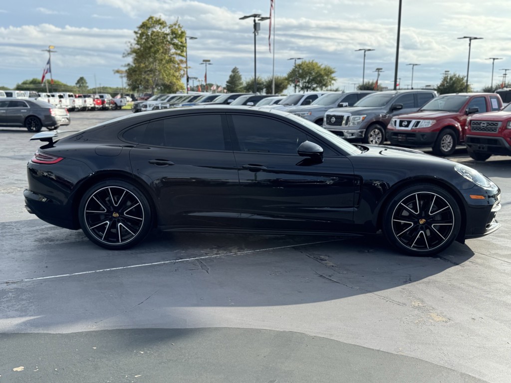 2018 Porsche Panamera Image 14