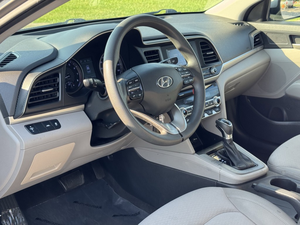 2020 Hyundai Elantra Image 11