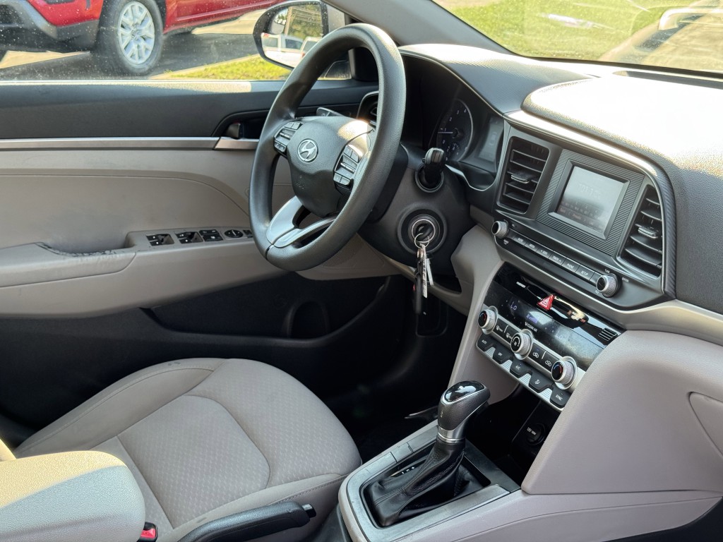 2020 Hyundai Elantra Image 12