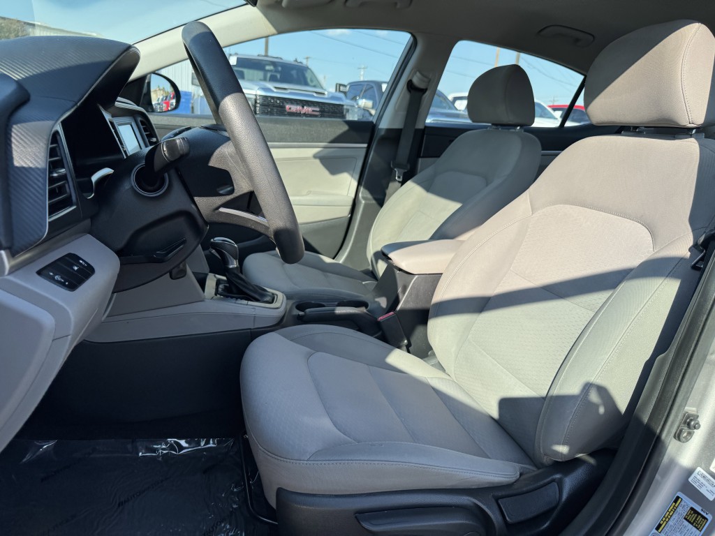 2020 Hyundai Elantra Image 22