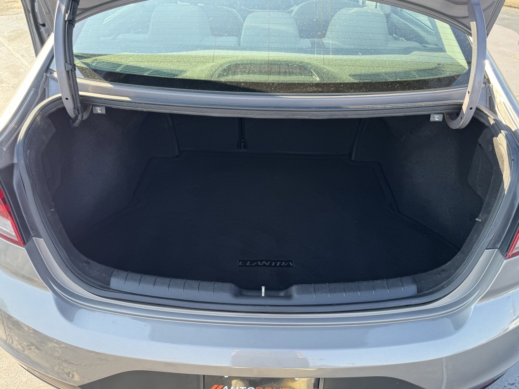 2020 Hyundai Elantra Image 26