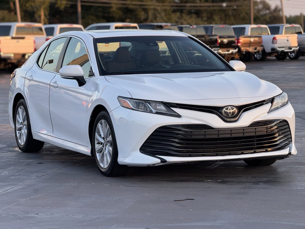 2018 Toyota Camry Image 3