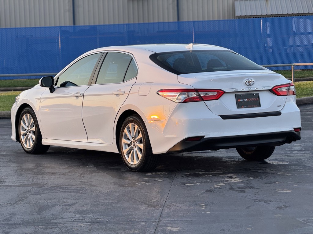 2018 Toyota Camry Image 9