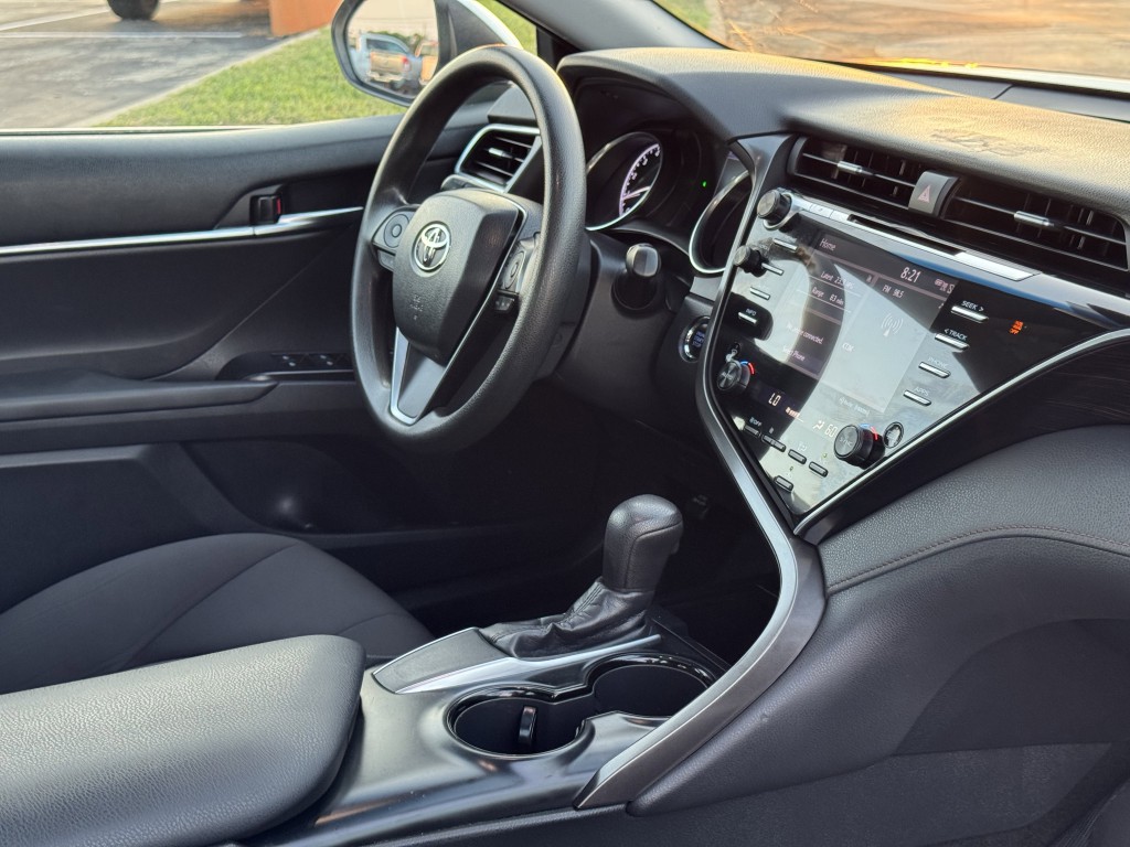 2018 Toyota Camry Image 12