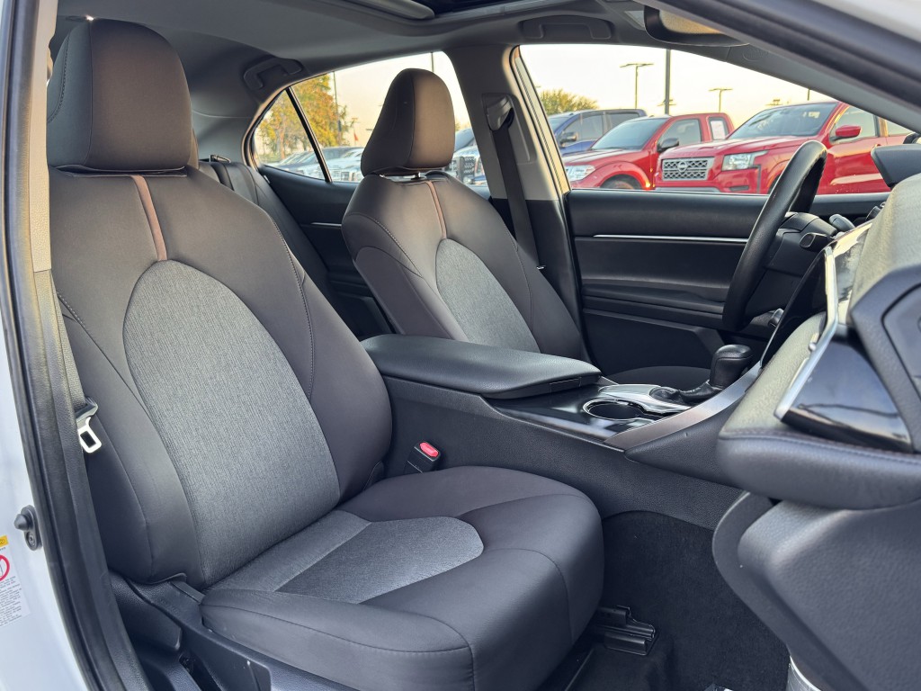 2018 Toyota Camry Image 23