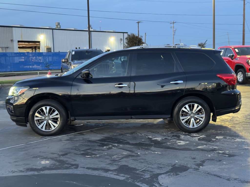 2017 Nissan Pathfinder Image 9