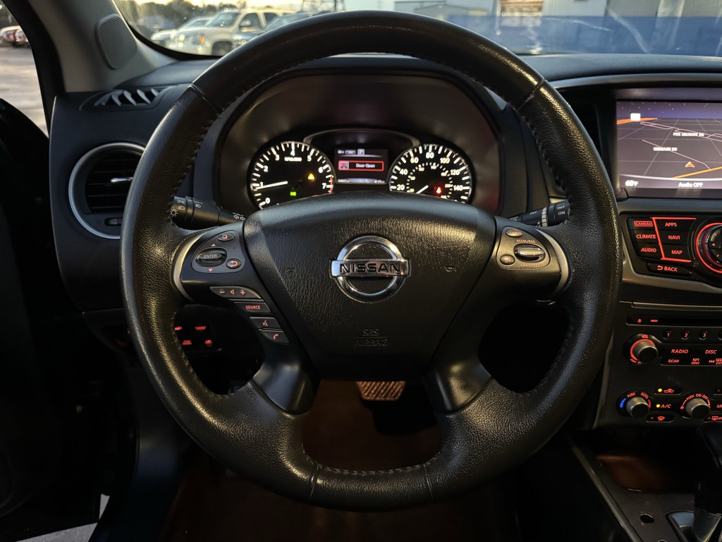 2017 Nissan Pathfinder Image 12