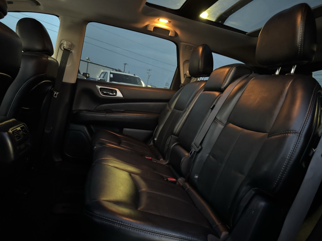 2017 Nissan Pathfinder Image 18