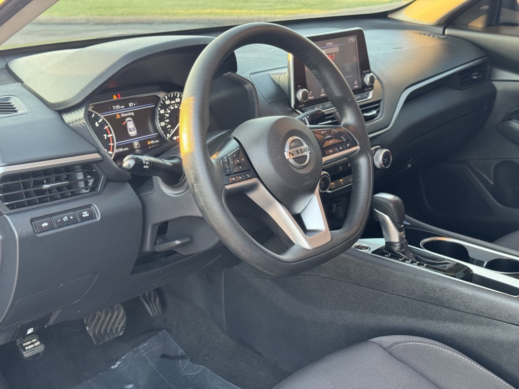 2021 Nissan Altima Image 12