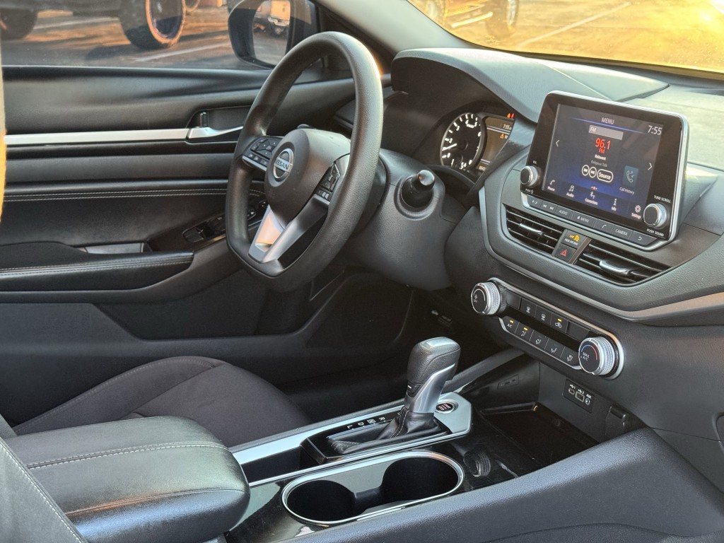2021 Nissan Altima Image 13