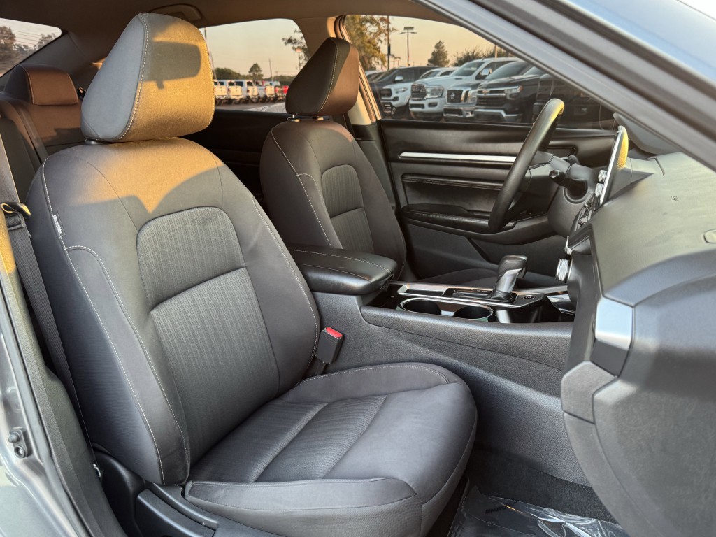 2021 Nissan Altima Image 24