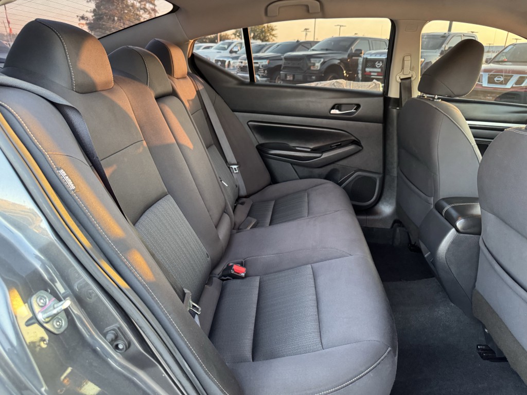2021 Nissan Altima Image 25