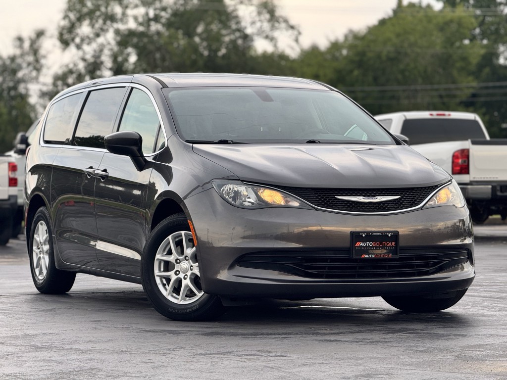 2020 Chrysler Voyager Image 3