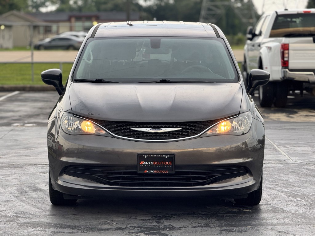 2020 Chrysler Voyager Image 5