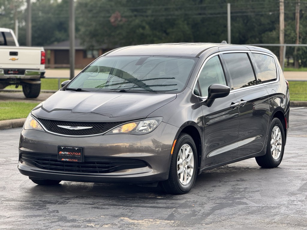 2020 Chrysler Voyager Image 7