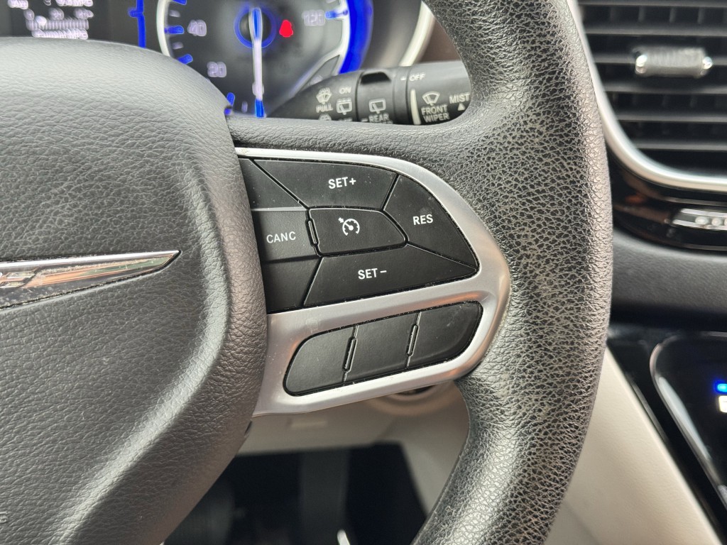 2020 Chrysler Voyager Image 17