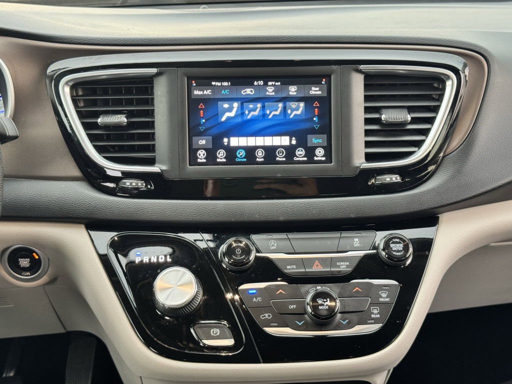 2020 Chrysler Voyager Image 19