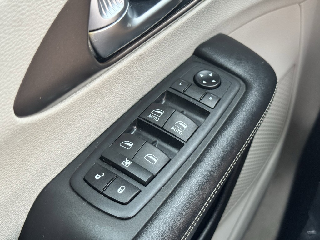 2020 Chrysler Voyager Image 21