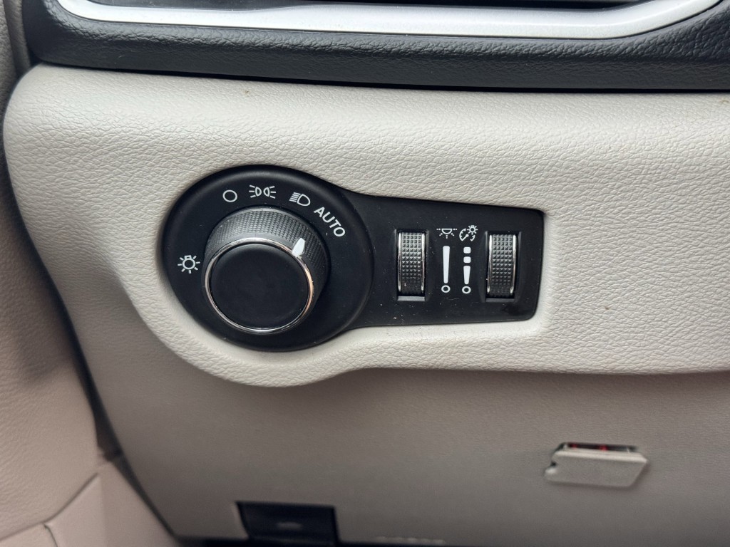 2020 Chrysler Voyager Image 22
