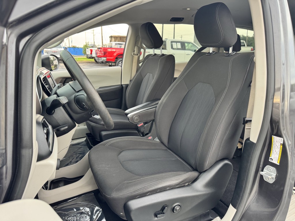 2020 Chrysler Voyager Image 23