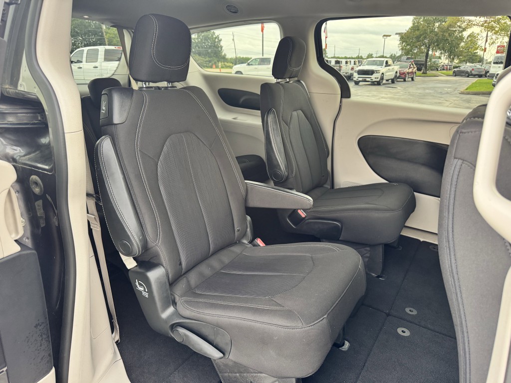 2020 Chrysler Voyager Image 25