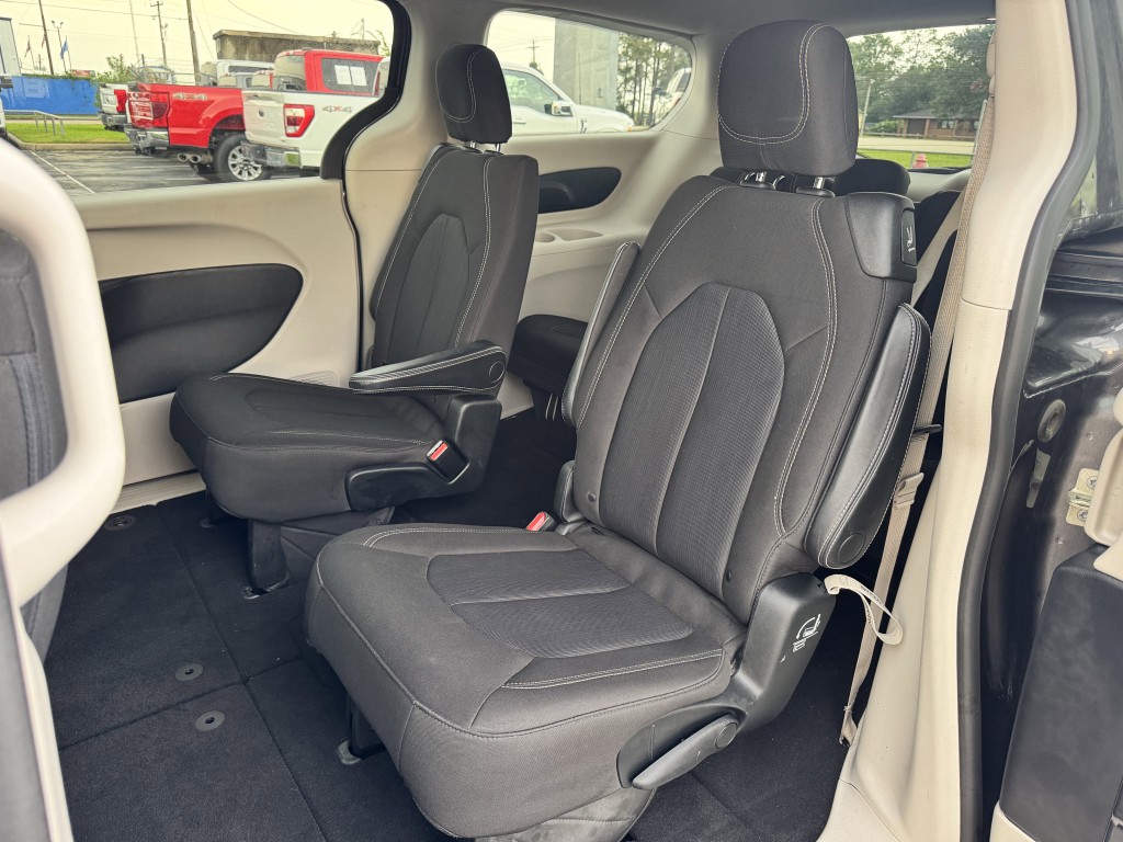 2020 Chrysler Voyager Image 26