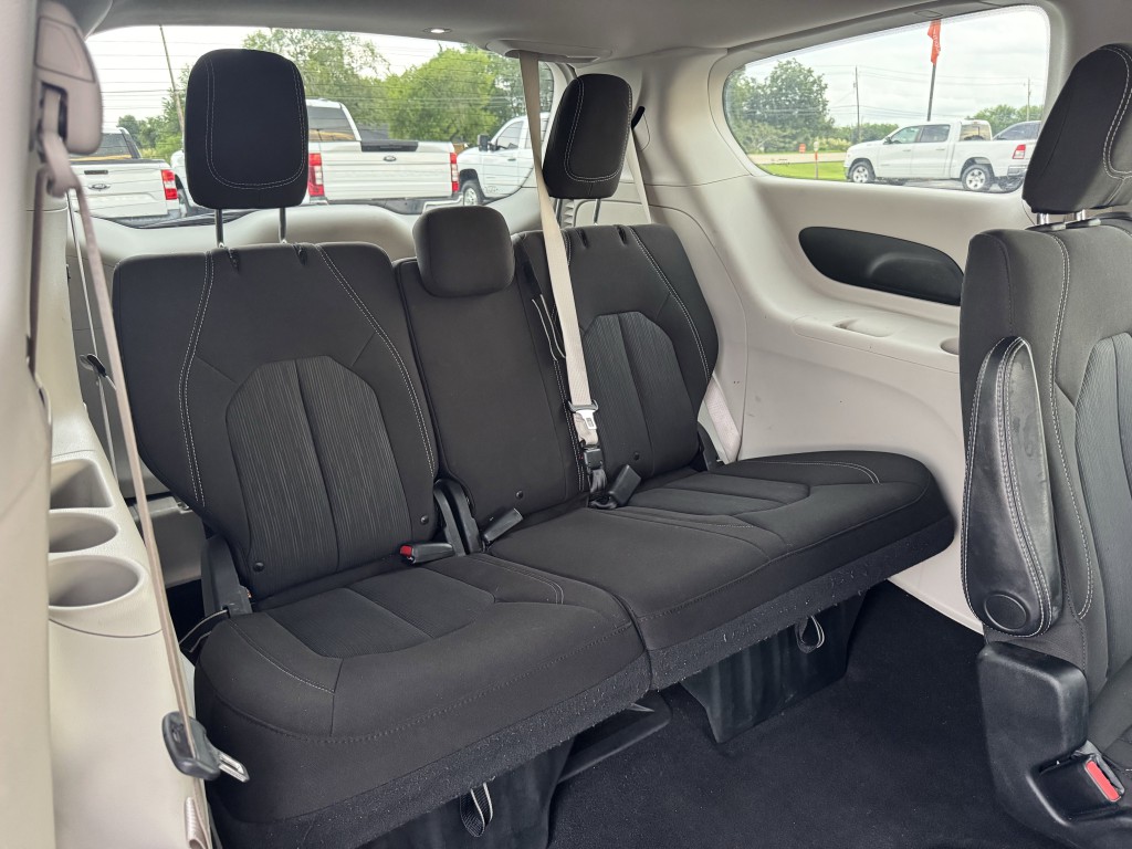 2020 Chrysler Voyager Image 27