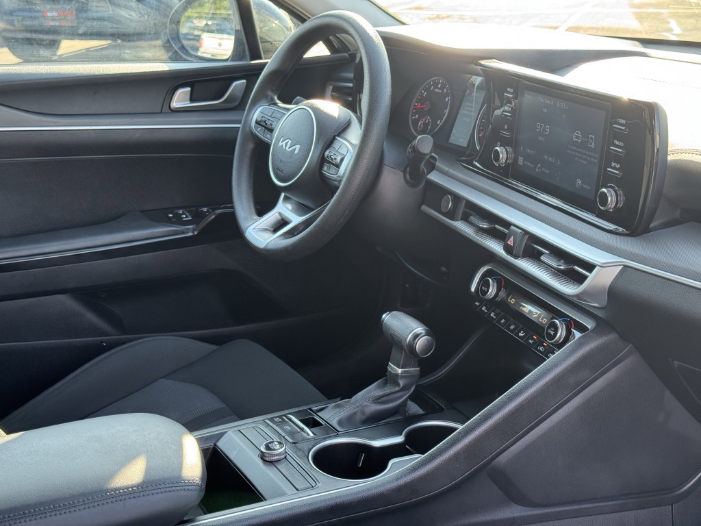 2023 Kia K5 Image 15