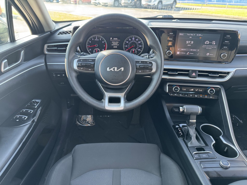 2023 Kia K5 Image 16