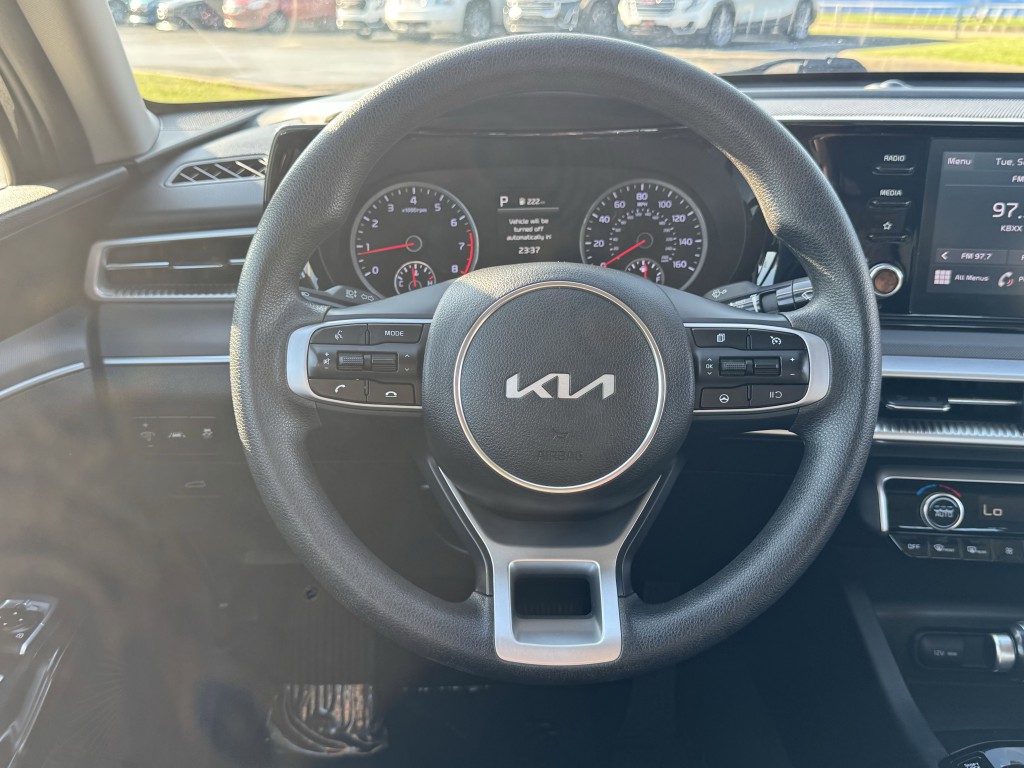 2023 Kia K5 Image 17