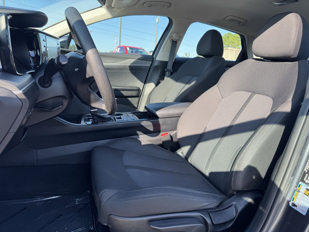 2023 Kia K5 Image 28